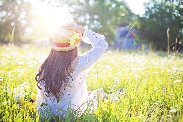 帽子をかぶった女性